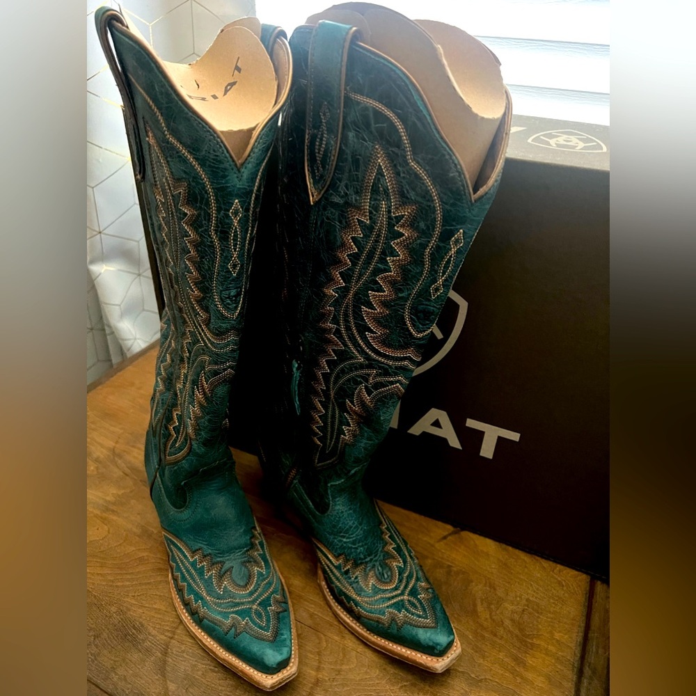 Women’s Ariat Casanova Western Boots - Picture 4 of 8